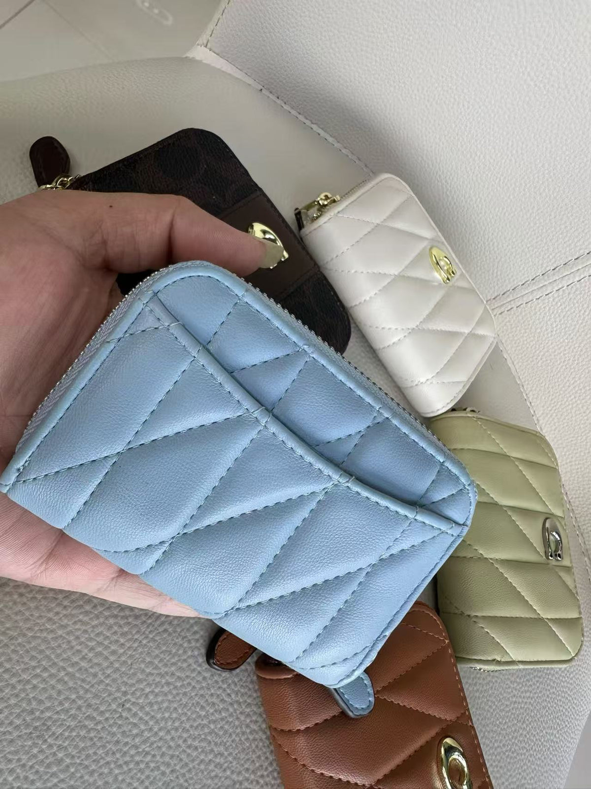 C Essential Small Zip Around Card Case