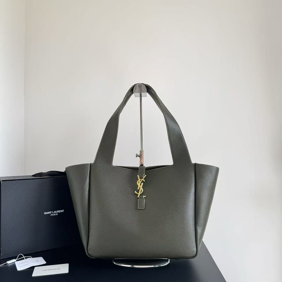 LE 5 À 7 With Box