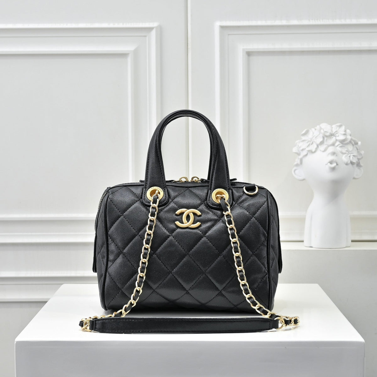 Small Bowling Bag in Black Caviar